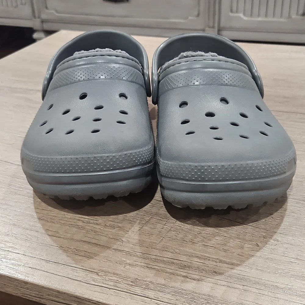 CROCS Kids Cozy Grey Faux-Fur Shoes size J3